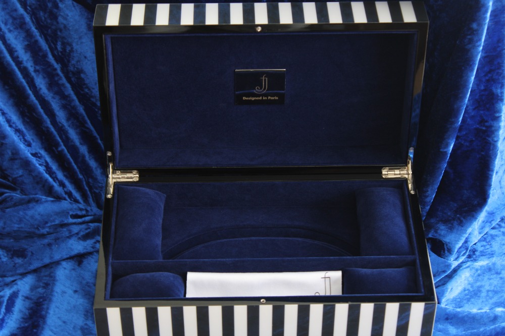 Coffret ouvert Julai